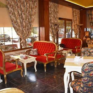 2 Kitarrat Boutique & Отель